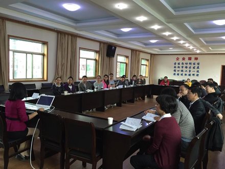 認(rèn)真辦公中的工作人員